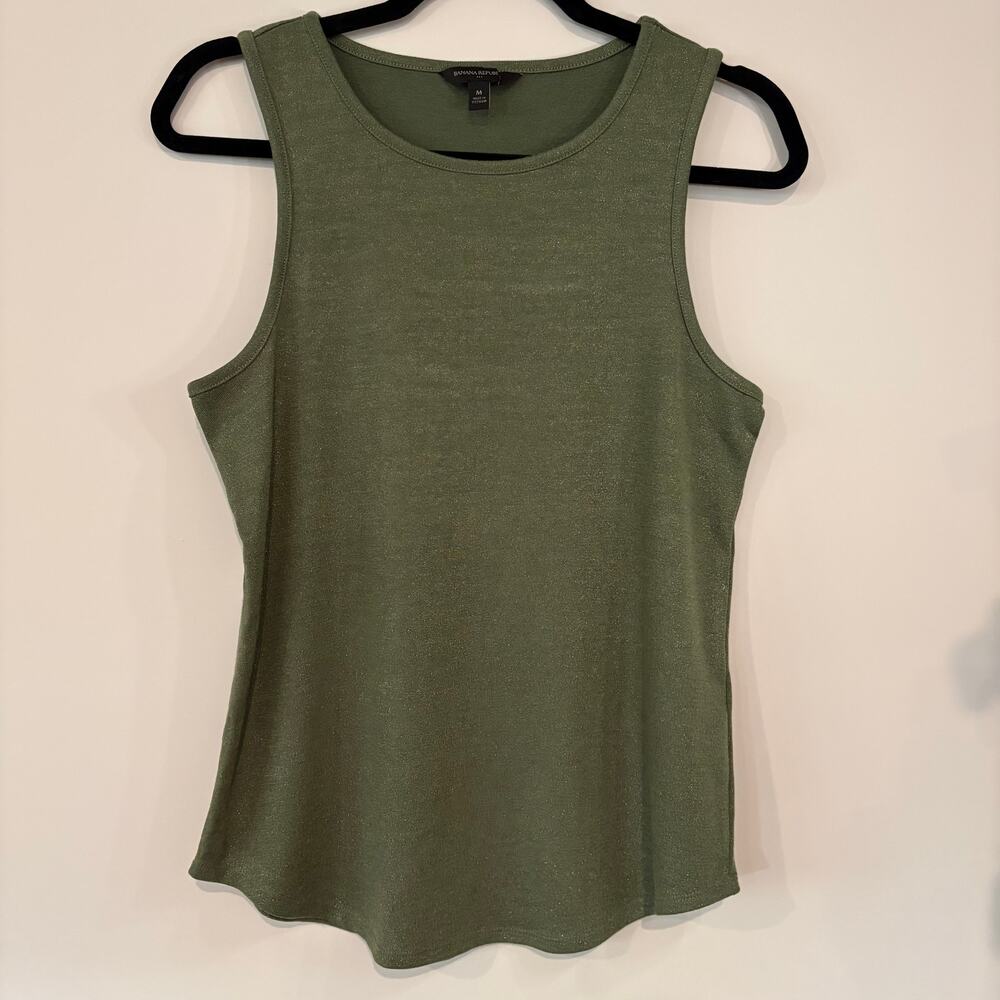 Hunter green scoop neck sleeveless top with metallic gold shimmer Size Medium